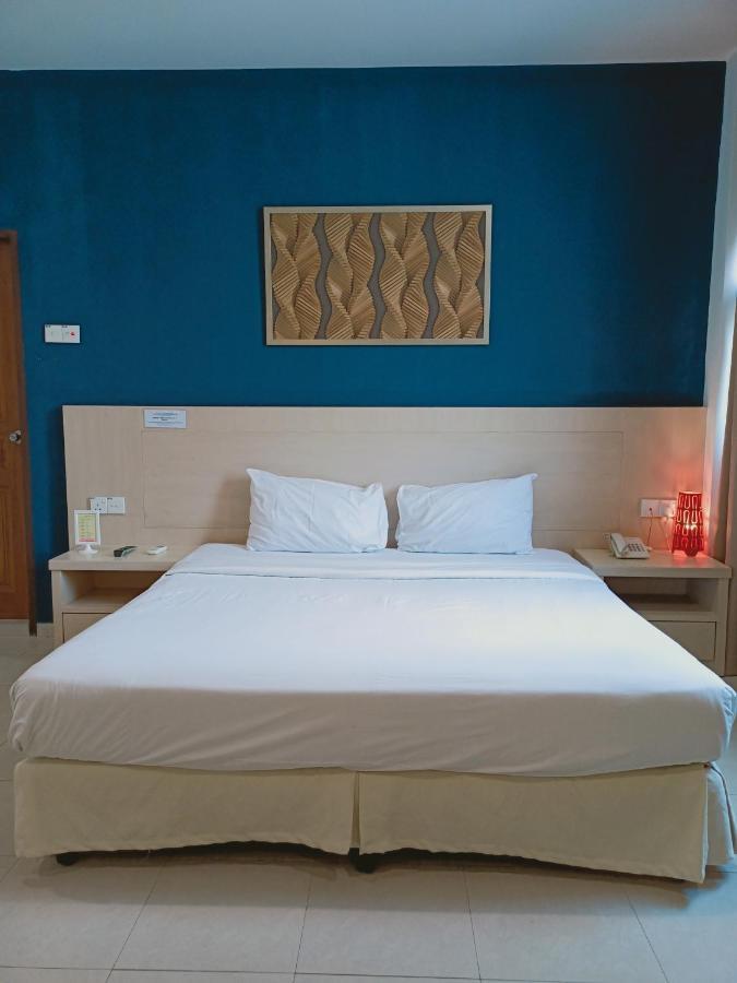 Golden View Serviced Apartments Tanjung Tokong Экстерьер фото