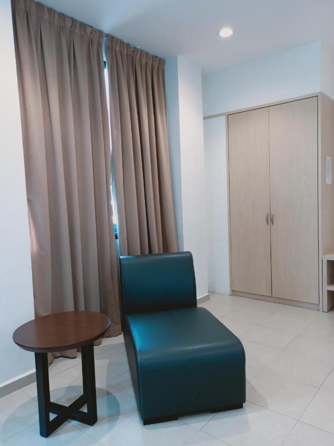 Golden View Serviced Apartments Tanjung Tokong Экстерьер фото