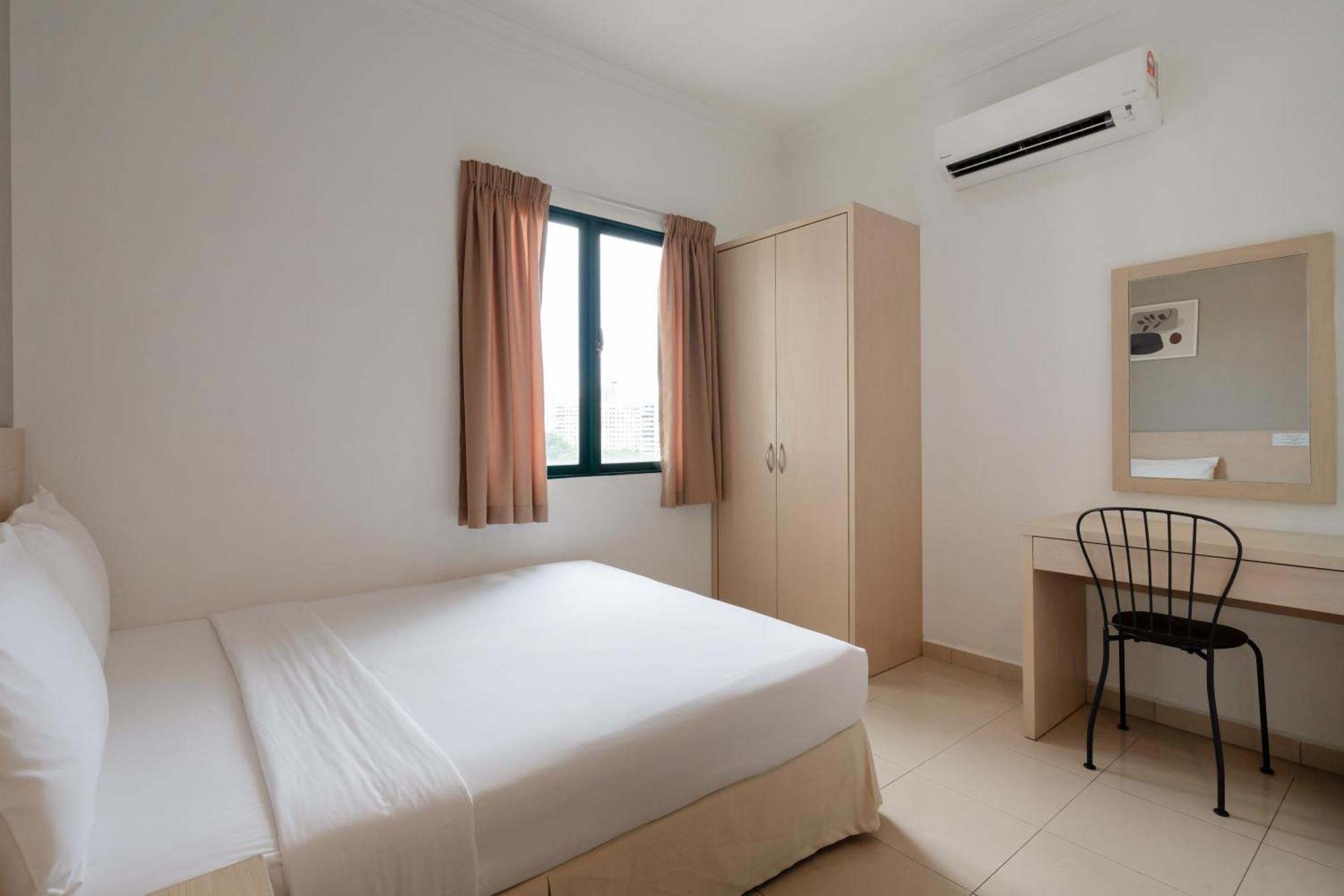 Golden View Serviced Apartments Tanjung Tokong Экстерьер фото