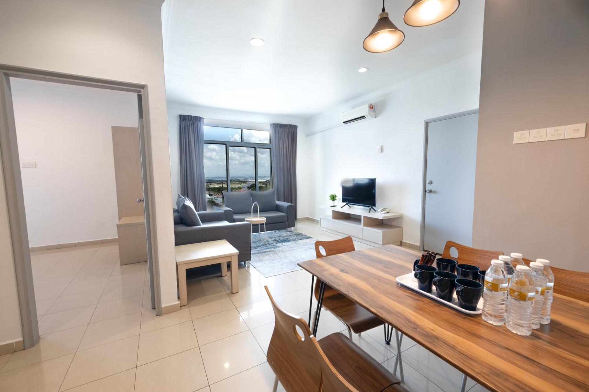 Golden View Serviced Apartments Tanjung Tokong Экстерьер фото
