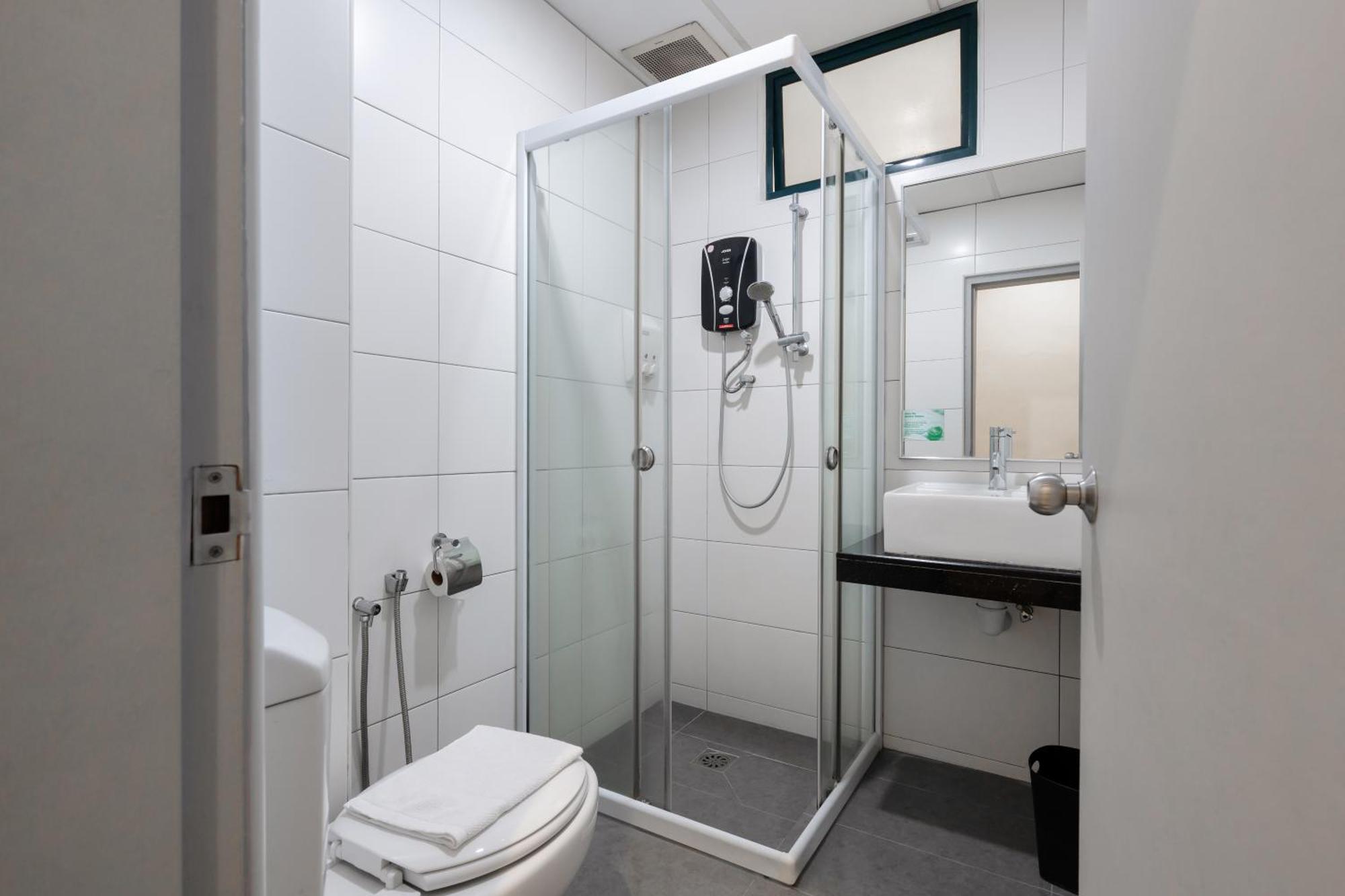 Golden View Serviced Apartments Tanjung Tokong Экстерьер фото