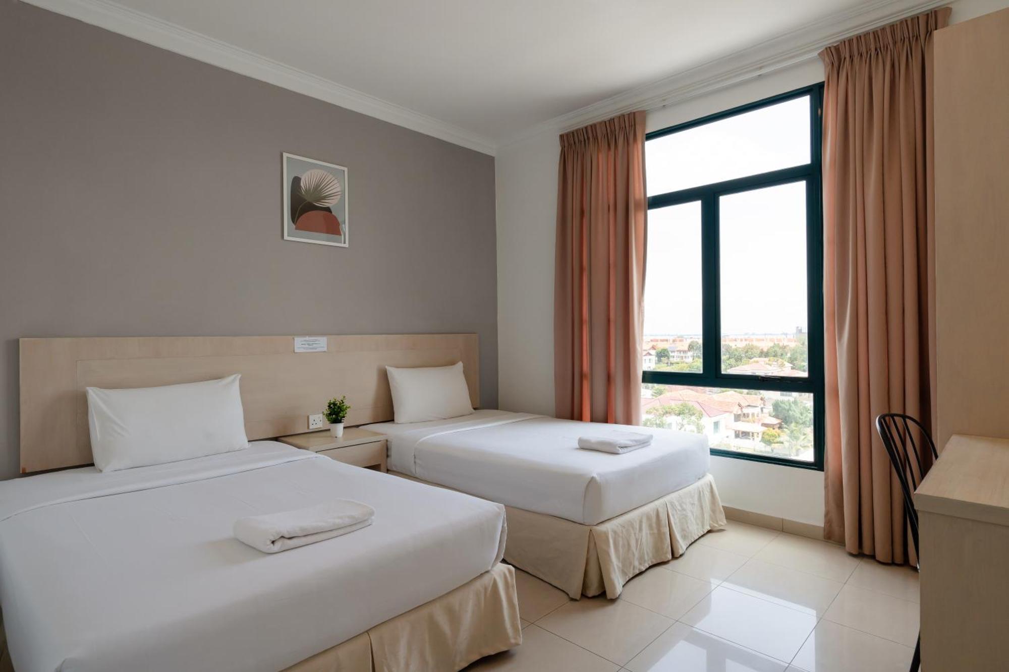 Golden View Serviced Apartments Tanjung Tokong Экстерьер фото