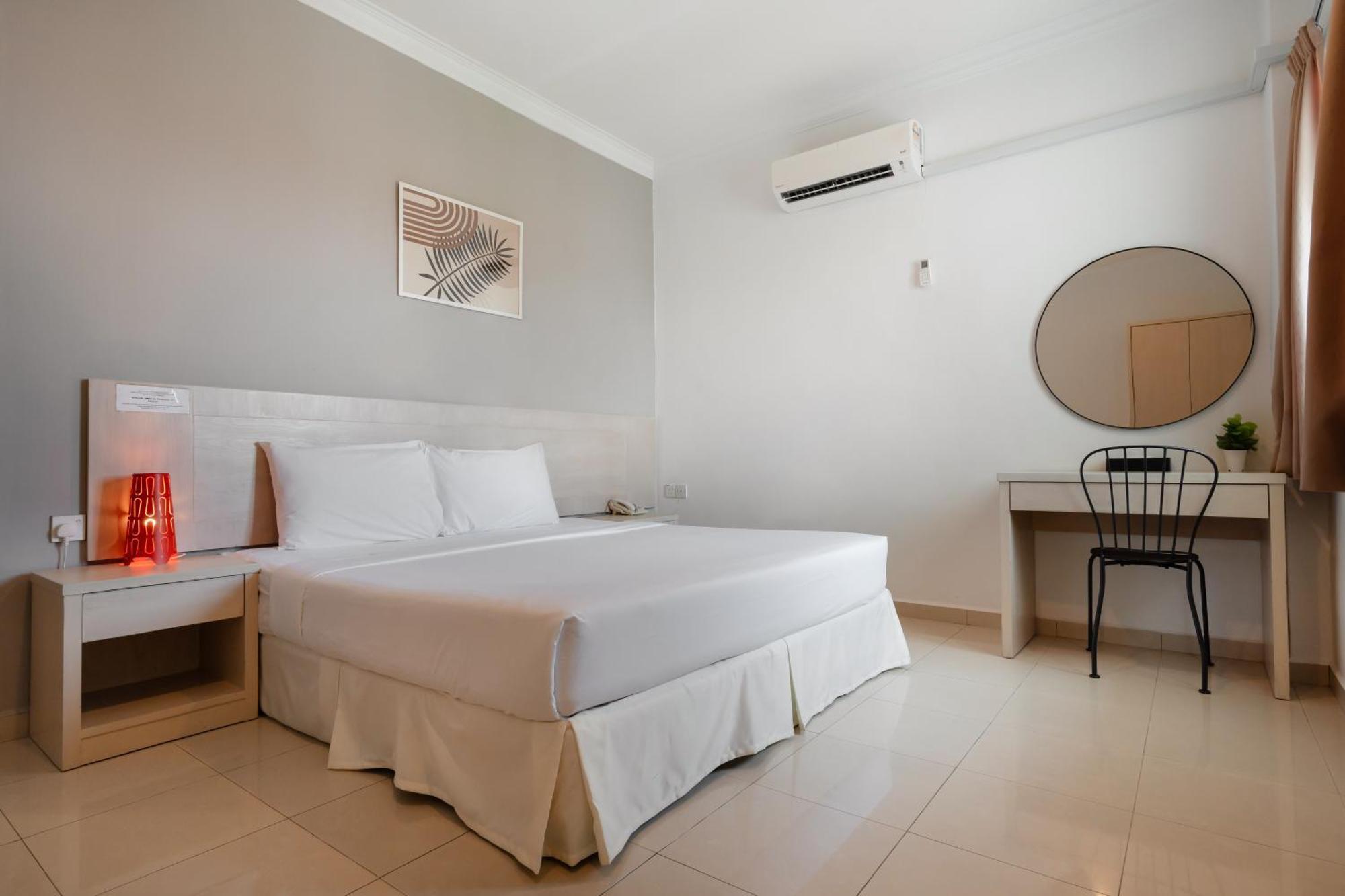 Golden View Serviced Apartments Tanjung Tokong Экстерьер фото