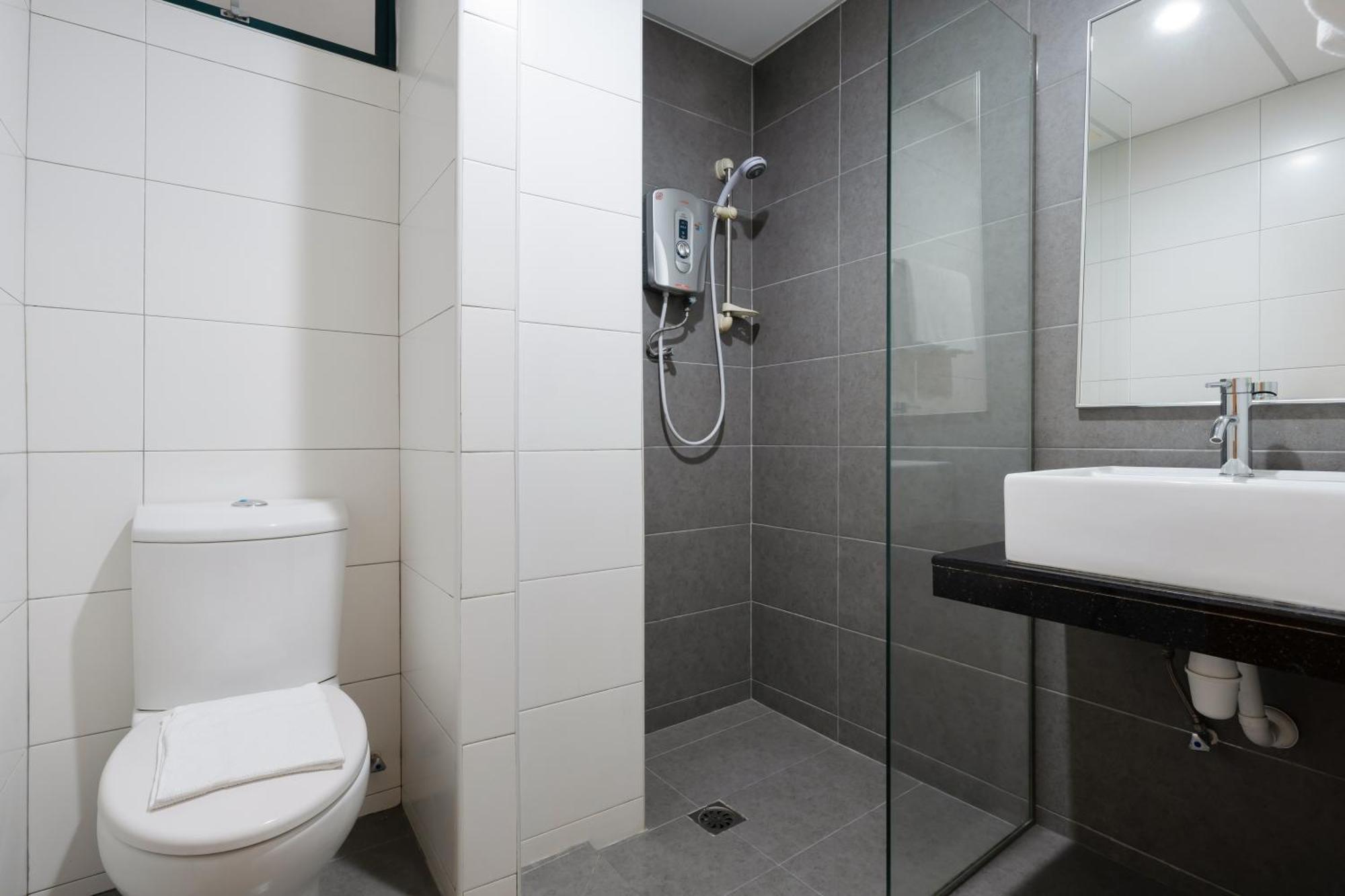Golden View Serviced Apartments Tanjung Tokong Экстерьер фото