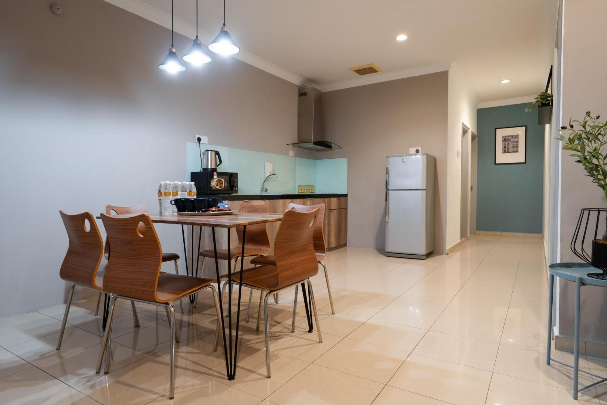 Golden View Serviced Apartments Tanjung Tokong Экстерьер фото