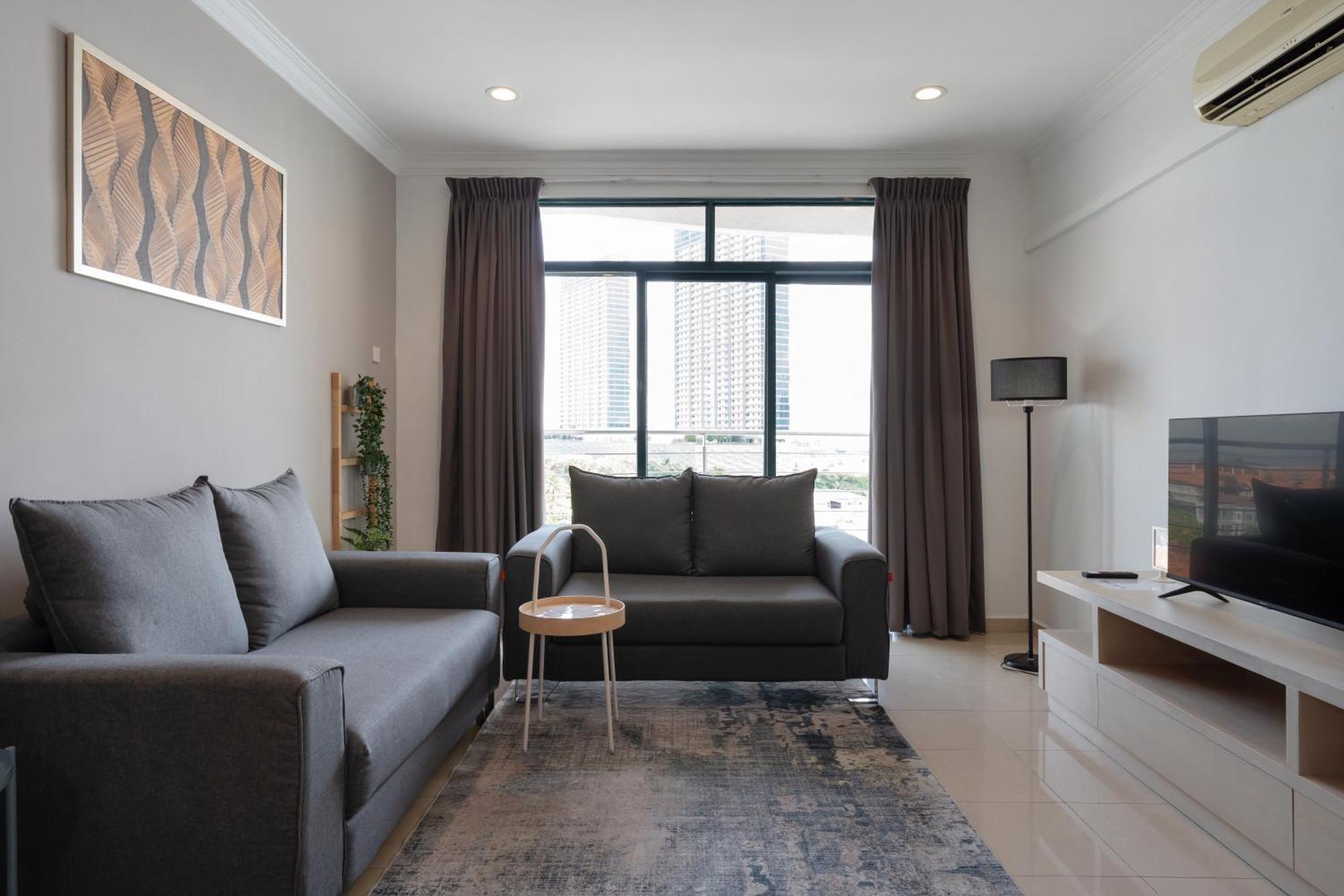 Golden View Serviced Apartments Tanjung Tokong Экстерьер фото