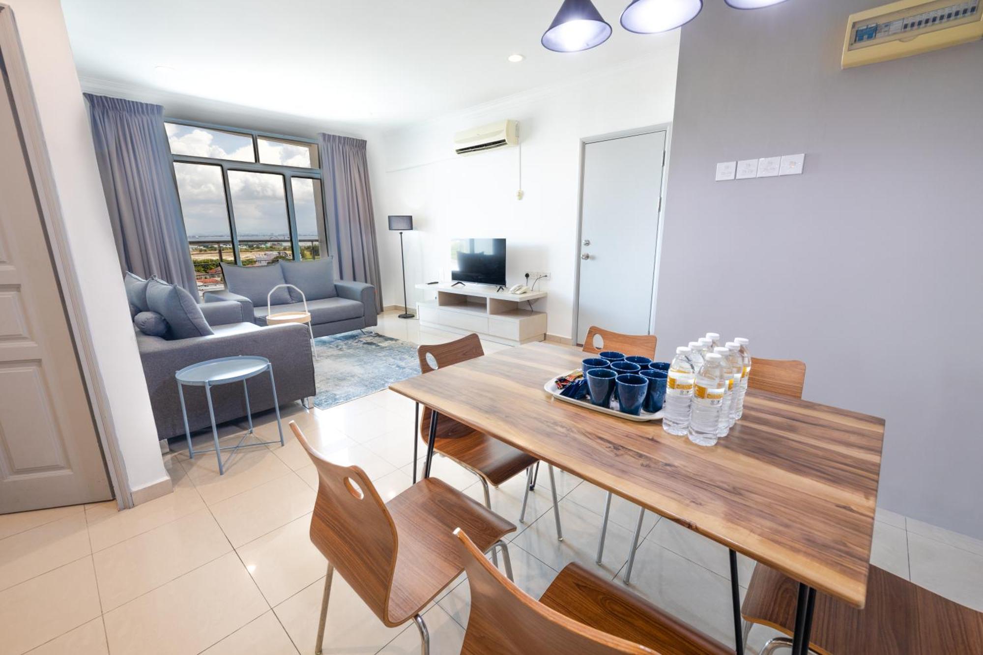 Golden View Serviced Apartments Tanjung Tokong Экстерьер фото