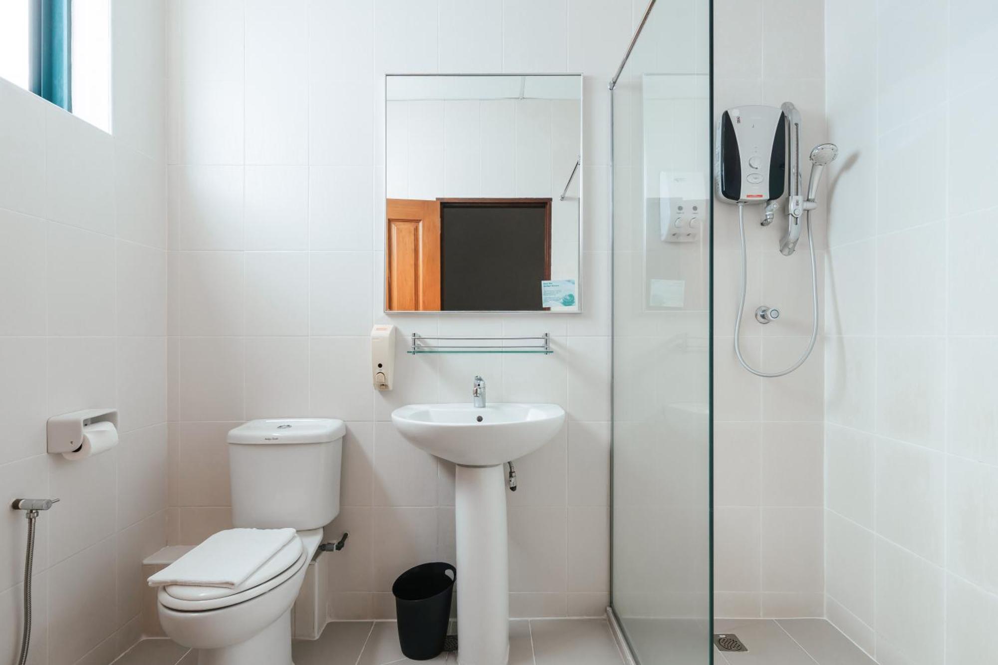 Golden View Serviced Apartments Tanjung Tokong Экстерьер фото