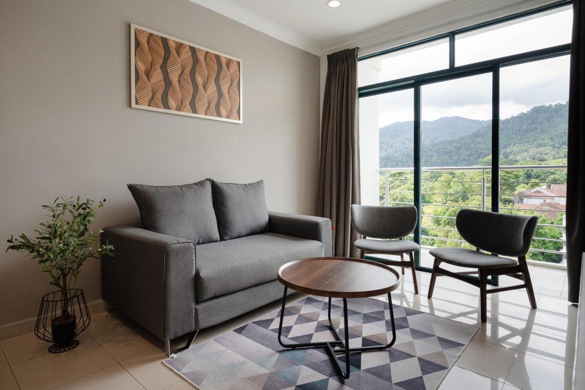 Golden View Serviced Apartments Tanjung Tokong Экстерьер фото
