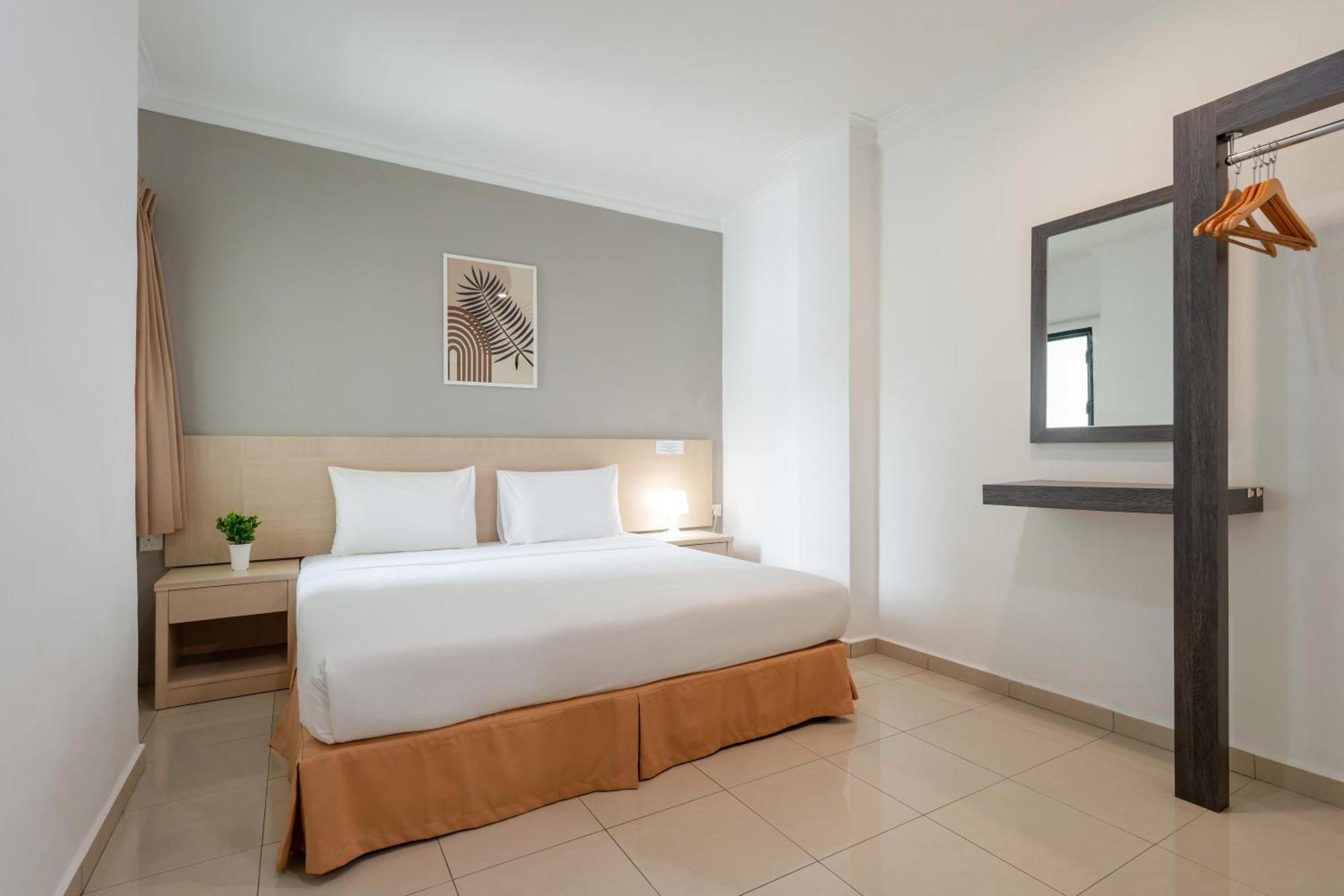 Golden View Serviced Apartments Tanjung Tokong Экстерьер фото