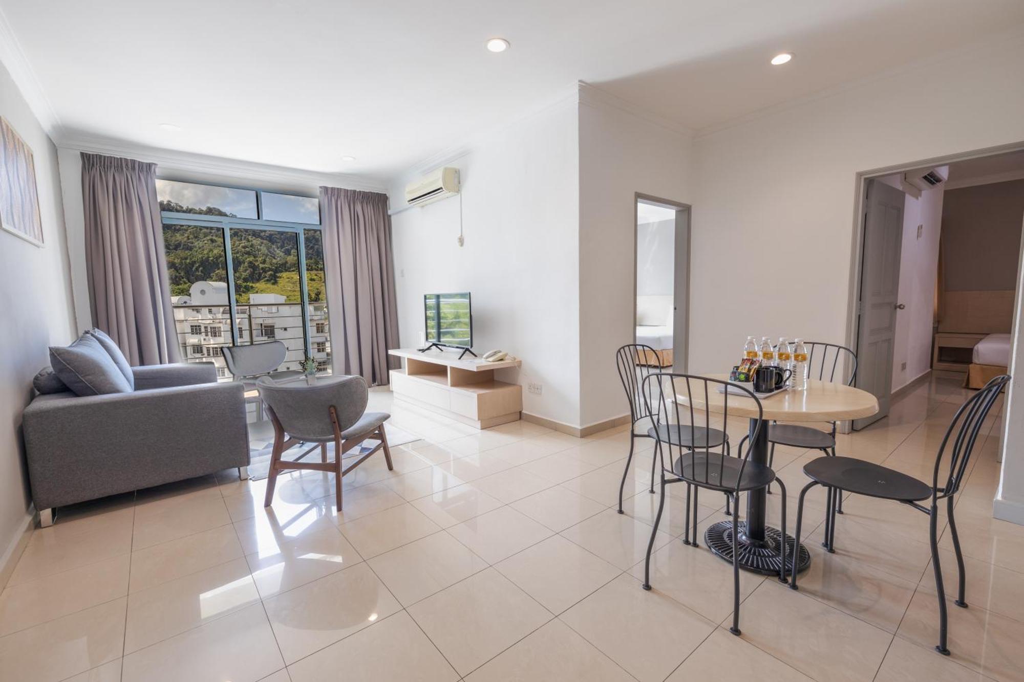 Golden View Serviced Apartments Tanjung Tokong Экстерьер фото