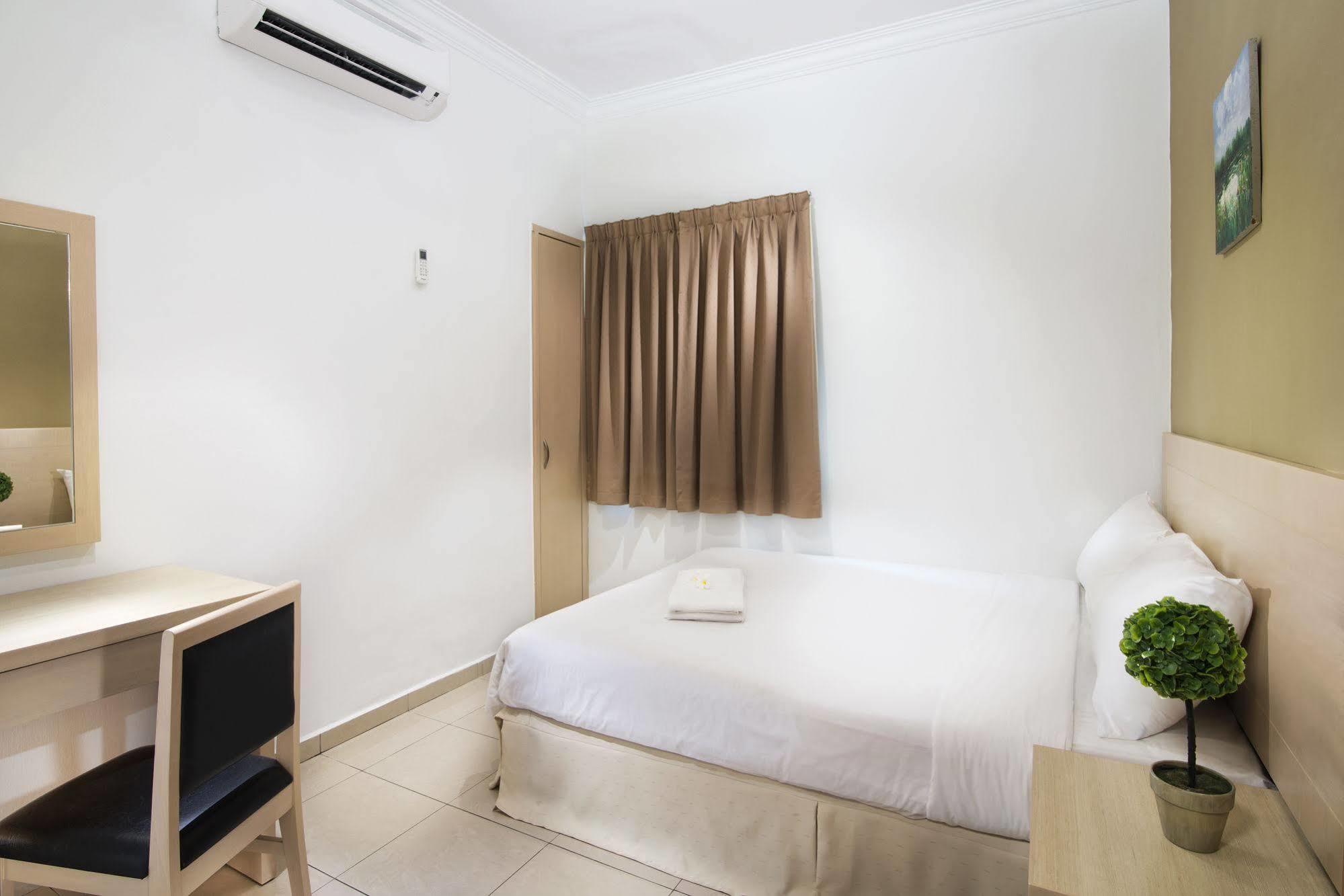 Golden View Serviced Apartments Tanjung Tokong Экстерьер фото