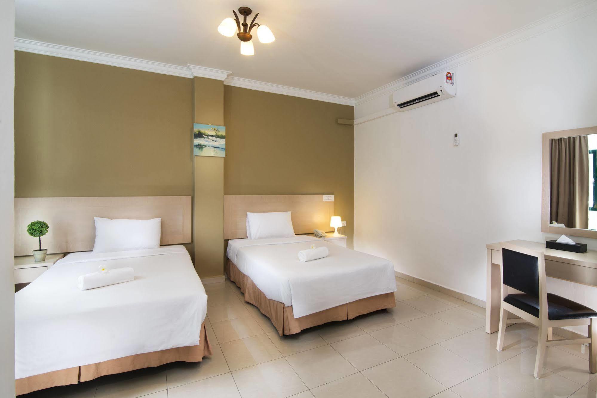 Golden View Serviced Apartments Tanjung Tokong Экстерьер фото