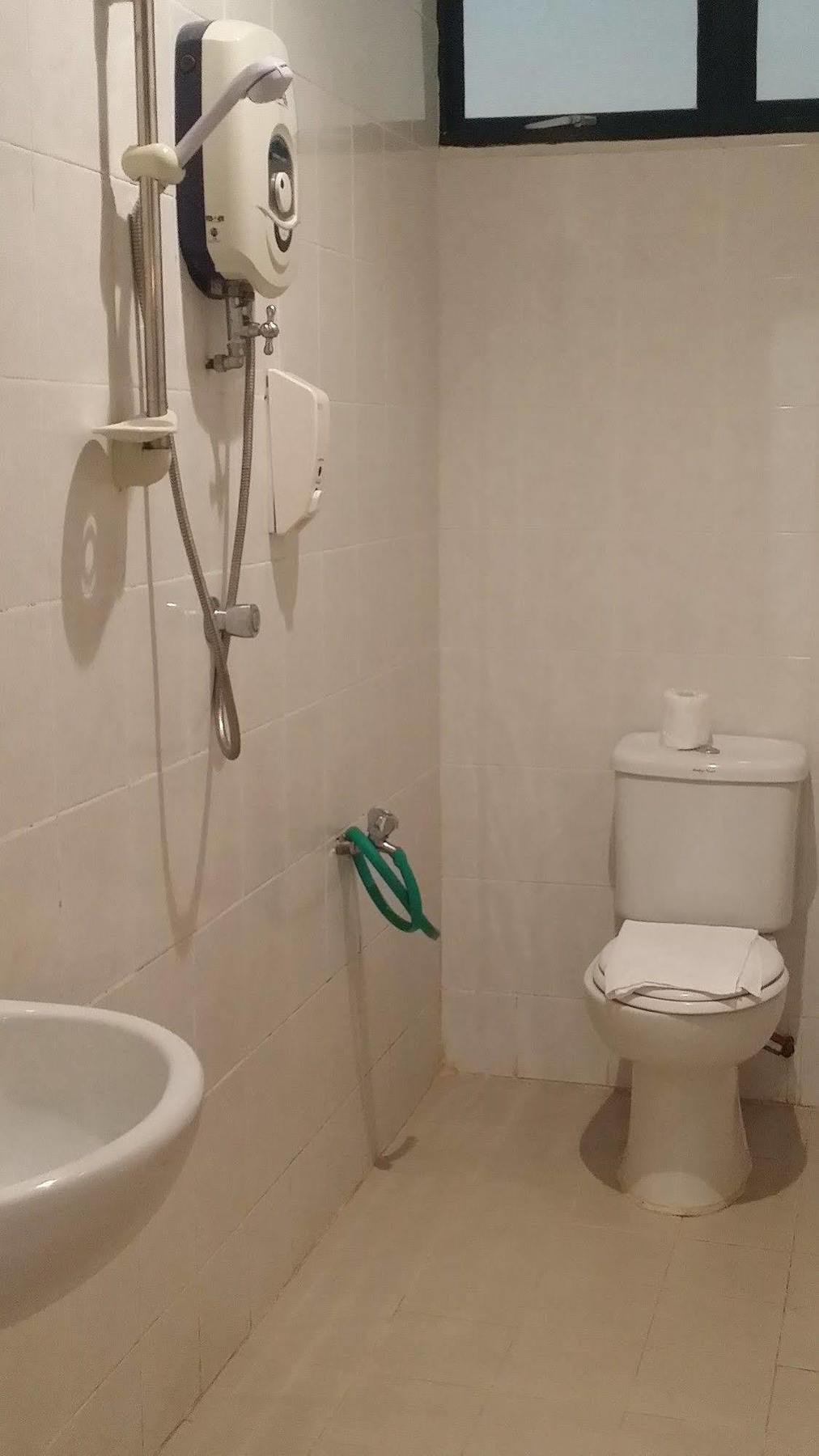 Golden View Serviced Apartments Tanjung Tokong Экстерьер фото