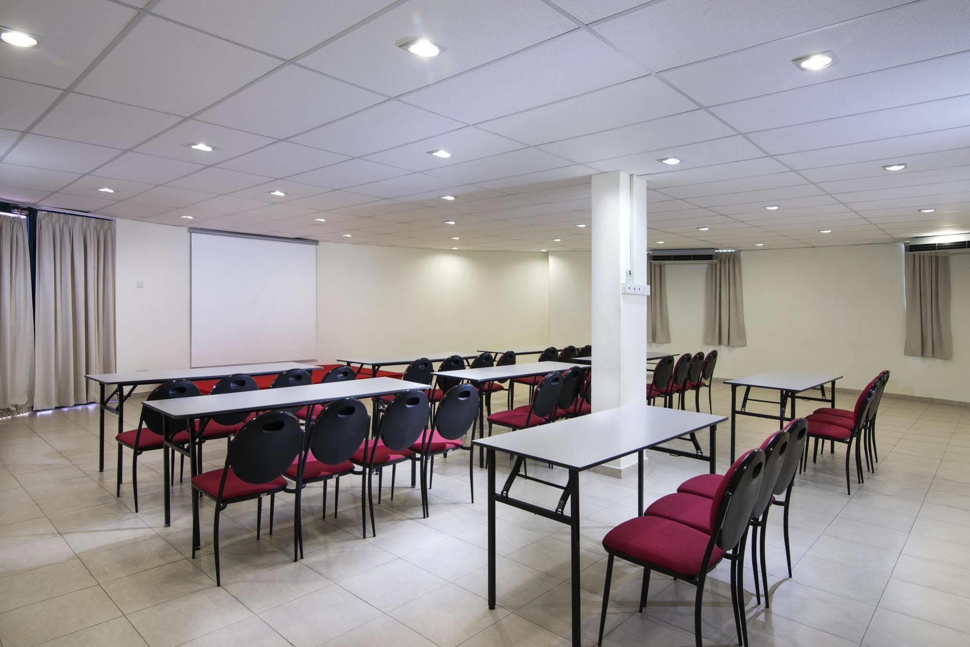 Golden View Serviced Apartments Tanjung Tokong Экстерьер фото