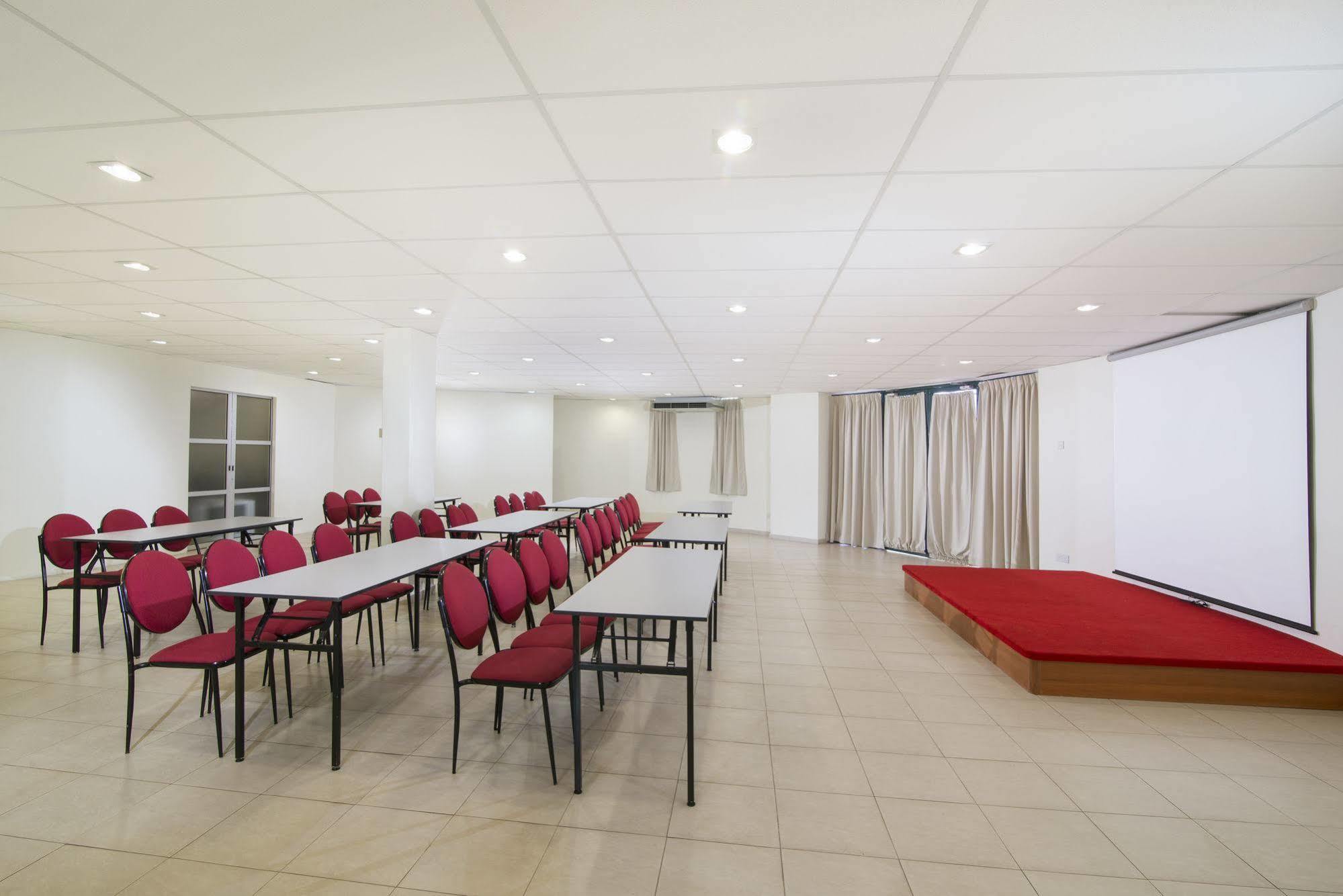 Golden View Serviced Apartments Tanjung Tokong Экстерьер фото