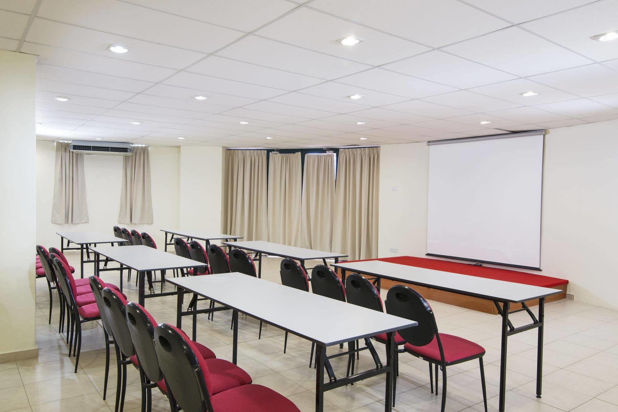 Golden View Serviced Apartments Tanjung Tokong Экстерьер фото