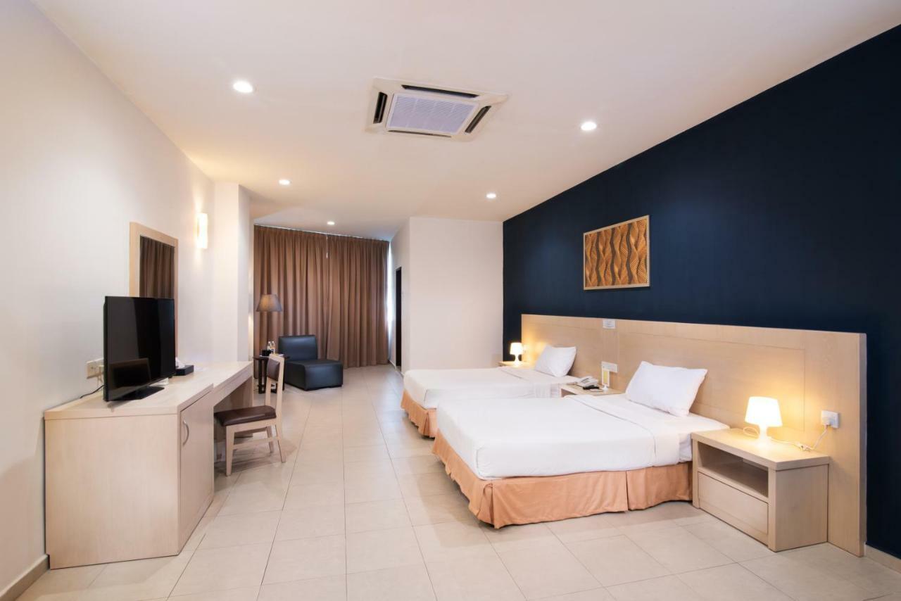 Golden View Serviced Apartments Tanjung Tokong Экстерьер фото