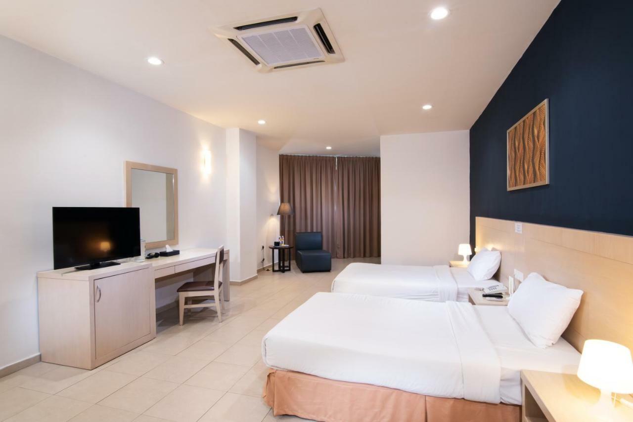 Golden View Serviced Apartments Tanjung Tokong Экстерьер фото