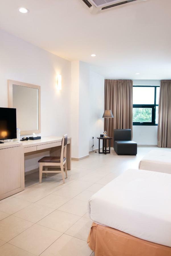 Golden View Serviced Apartments Tanjung Tokong Экстерьер фото