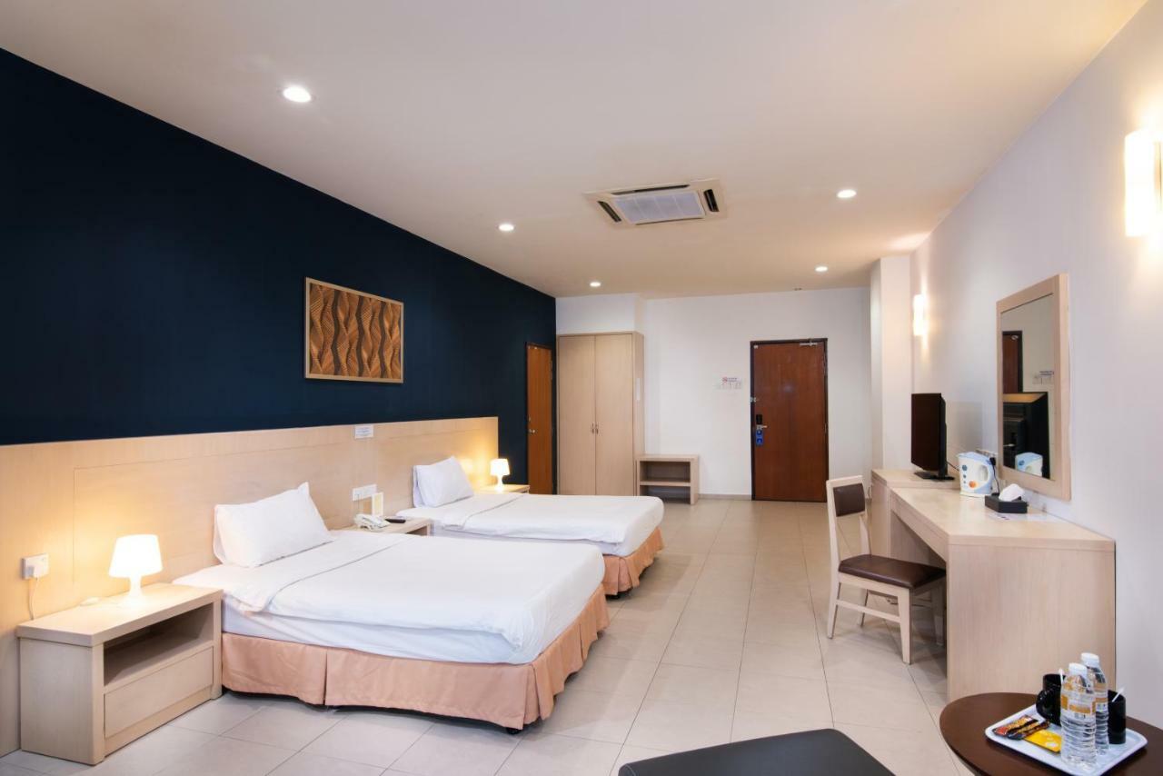 Golden View Serviced Apartments Tanjung Tokong Экстерьер фото
